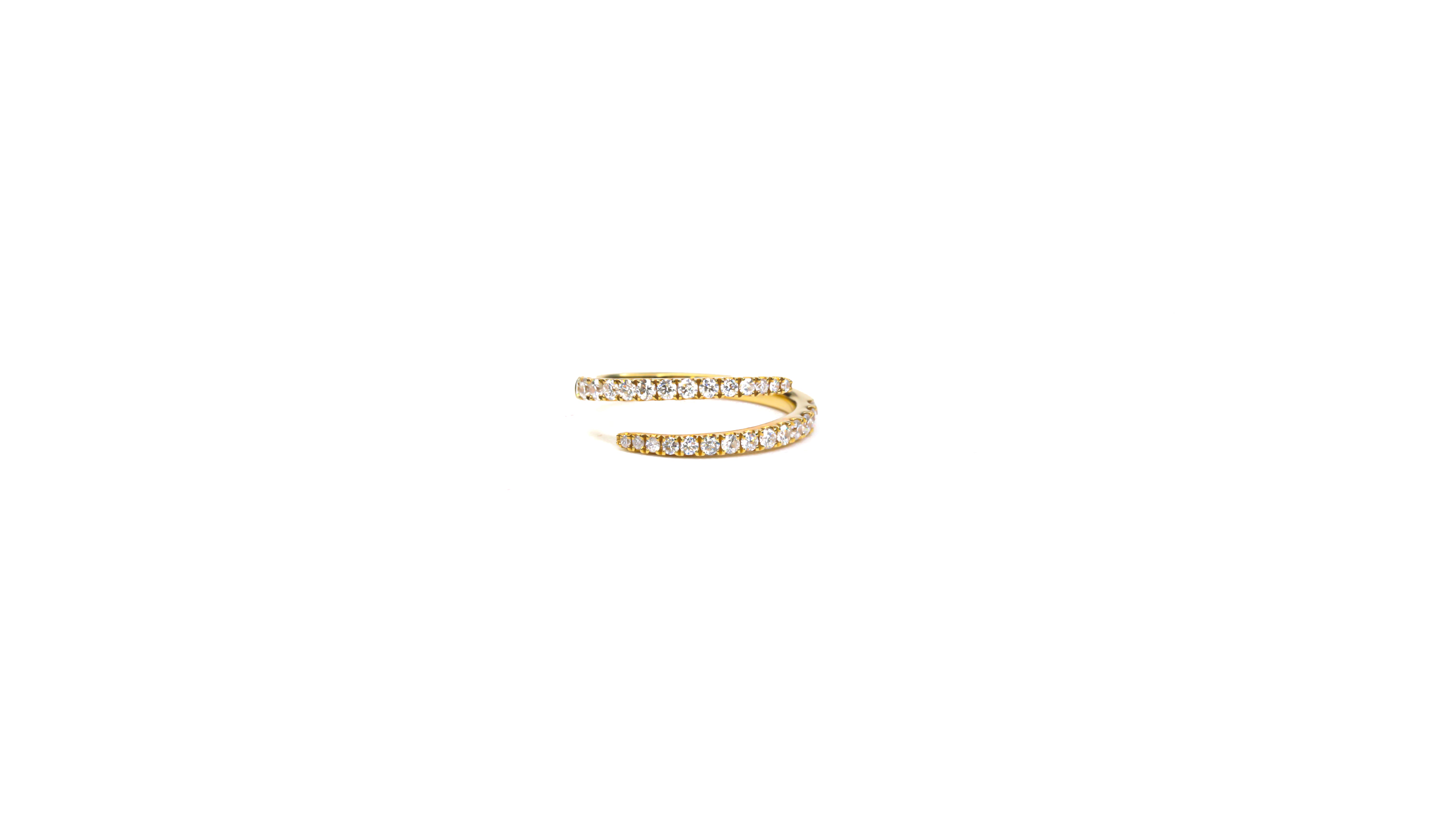 Elegant Twisted Diamond Ring